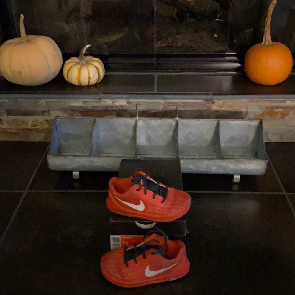 Nike boys KD 8, Kevin Durant shoes. Size 7c, color orange.